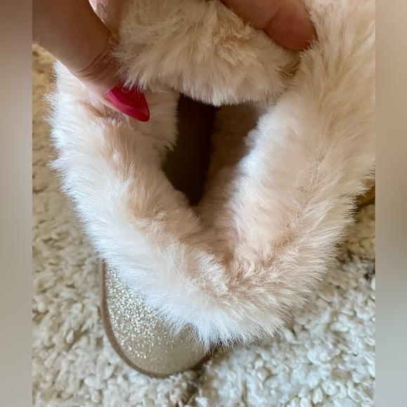 Like New! Children’s Place Sparkly Youth Ugg-Style Boot - Picture 4 of 6